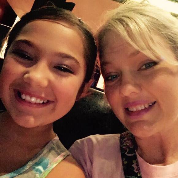 Meet your Posher, Hollie - Picture 1 of 1